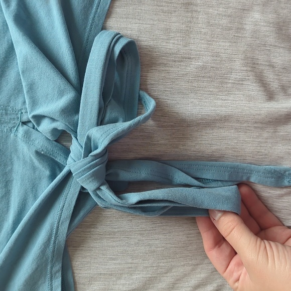 Size 8 Lululemon Tank Top - Picture 2 of 4